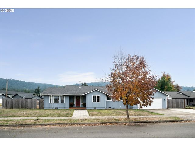 7345 B St, Springfield, OR 97478
