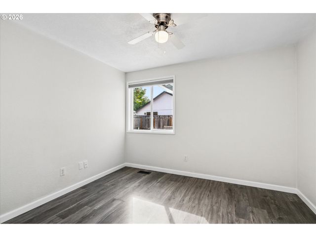 7345 B St, Springfield, OR 97478