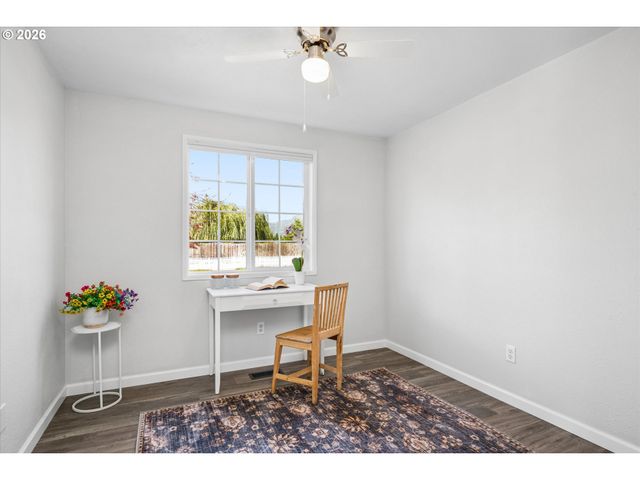 7345 B St, Springfield, OR 97478