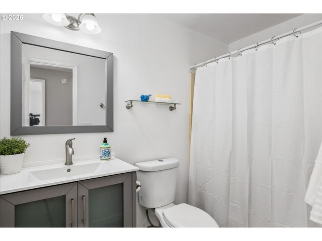 7345 B St, Springfield, OR 97478
