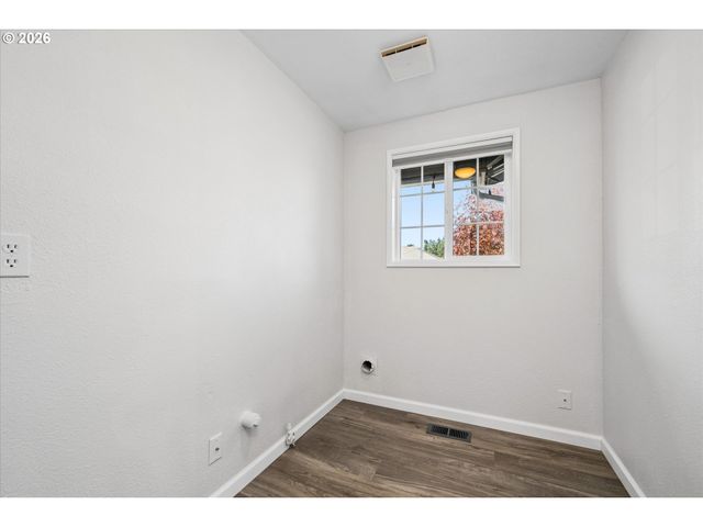 7345 B St, Springfield, OR 97478