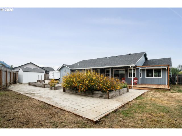 7345 B St, Springfield, OR 97478