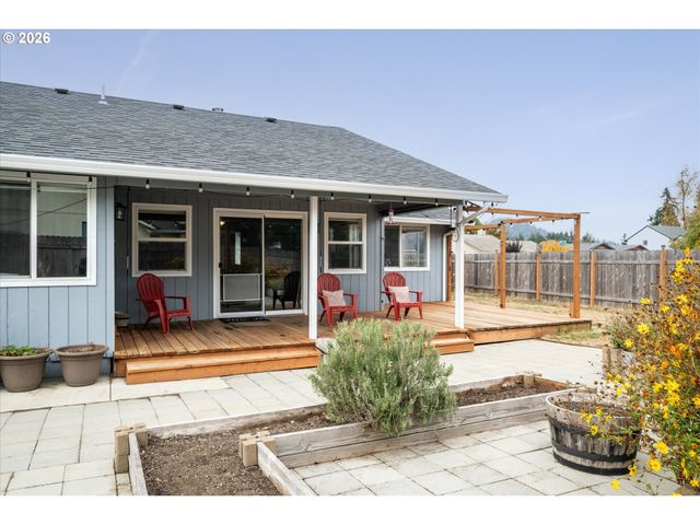 7345 B St, Springfield, OR 97478