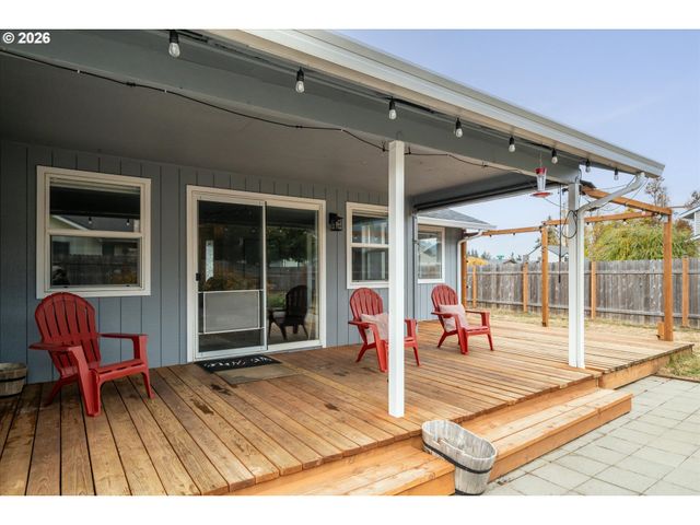 7345 B St, Springfield, OR 97478