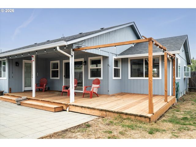 7345 B St, Springfield, OR 97478