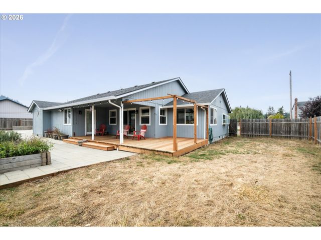 7345 B St, Springfield, OR 97478