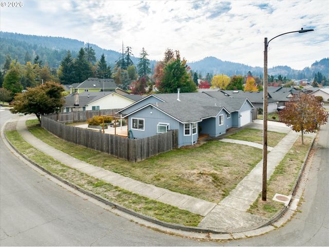 7345 B St, Springfield, OR 97478