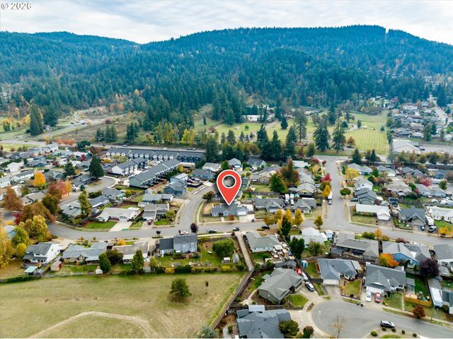 7345 B St, Springfield, OR 97478