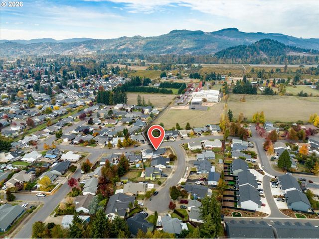 7345 B St, Springfield, OR 97478