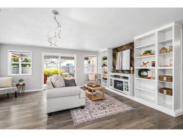 7345 B St, Springfield, OR 97478