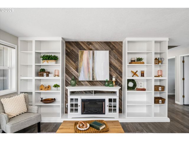 7345 B St, Springfield, OR 97478