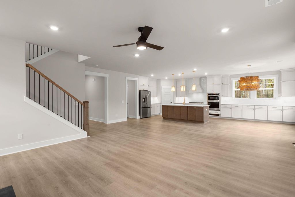 Image 12 of property listing at 1289 Hamlin Road, Mount Pleasant, SC 29466