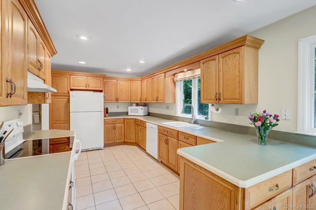 16 Maplewood Drive, Northport, NY 11768