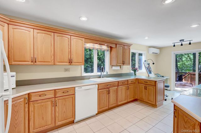 16 Maplewood Drive, Northport, NY 11768