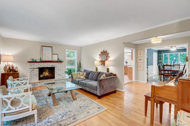 16 Maplewood Drive, Northport, NY 11768