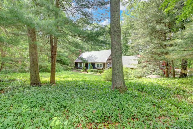 16 Maplewood Drive, Northport, NY 11768