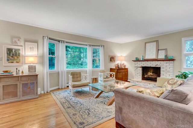 16 Maplewood Drive, Northport, NY 11768