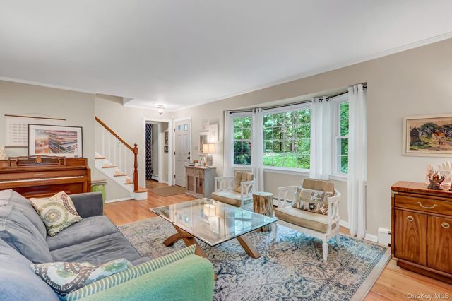 16 Maplewood Drive, Northport, NY 11768