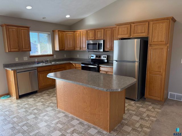 3509 W Hughes Pl Place, Sioux Falls, SD 57108