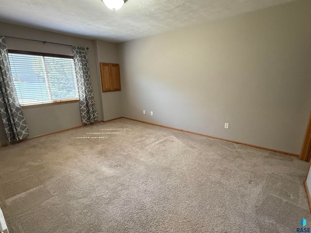 3509 W Hughes Pl Place, Sioux Falls, SD 57108