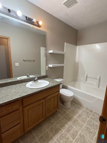 3509 W Hughes Pl Place, Sioux Falls, SD 57108