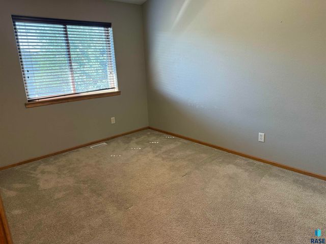 3509 W Hughes Pl Place, Sioux Falls, SD 57108