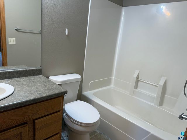 3509 W Hughes Pl Place, Sioux Falls, SD 57108