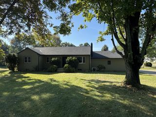 27201 Stuart Street, Edwardsburg, MI 49112