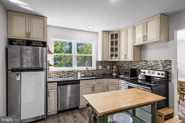 16 OREGON AVE, Mount Laurel, NJ 08054