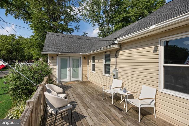 16 OREGON AVE, Mount Laurel, NJ 08054