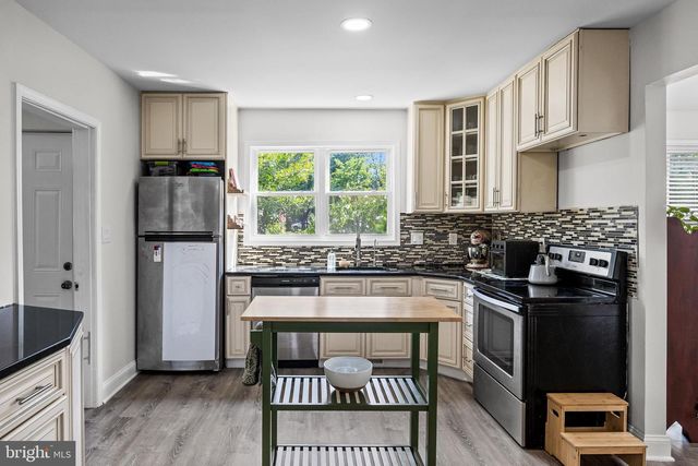 16 OREGON AVE, Mount Laurel, NJ 08054