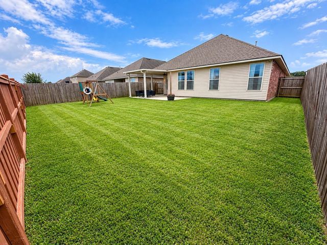 7548 Cherrybark Oak Dr, Gonzales, LA 70737