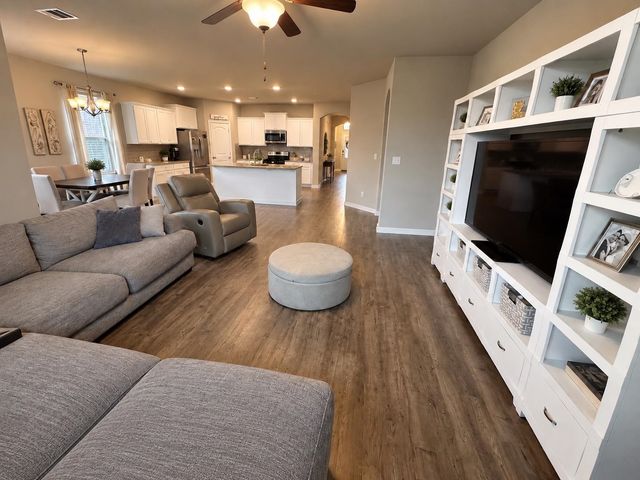 7548 Cherrybark Oak Dr, Gonzales, LA 70737