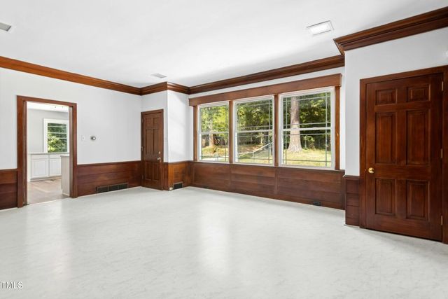 402 W Belle Street, Henderson, NC 27536