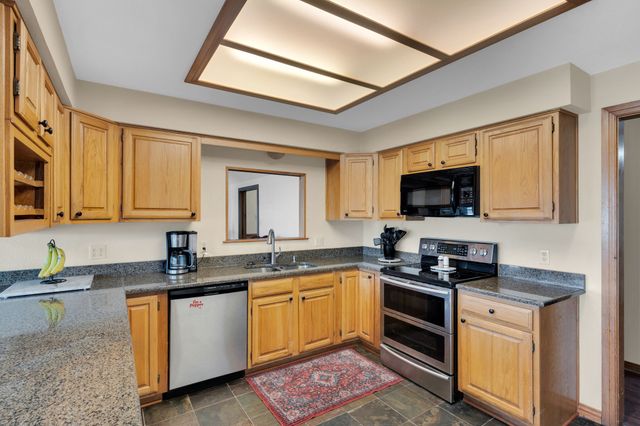 1105 E Highland Road, Oak Leaf, TX 75154