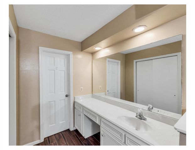 13902 Paradise Valley Drive E, Houston, TX 77069