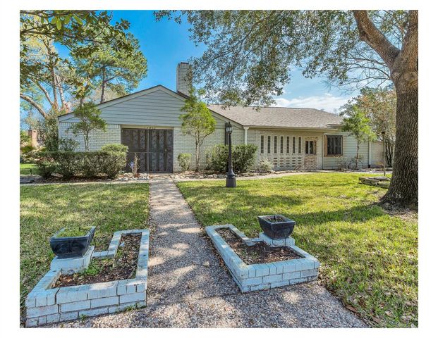 13902 Paradise Valley Drive E, Houston, TX 77069