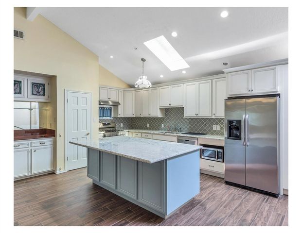 13902 Paradise Valley Drive E, Houston, TX 77069