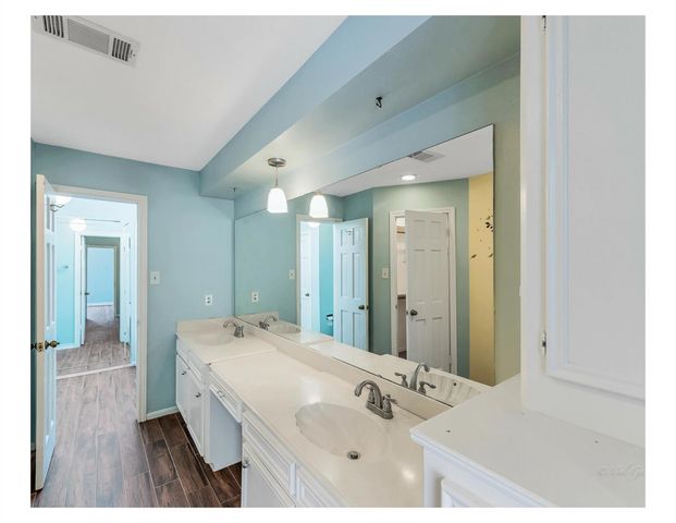 13902 Paradise Valley Drive E, Houston, TX 77069