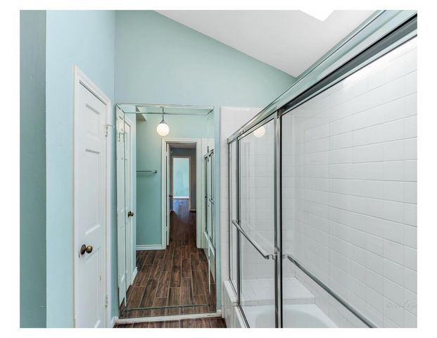 13902 Paradise Valley Drive E, Houston, TX 77069