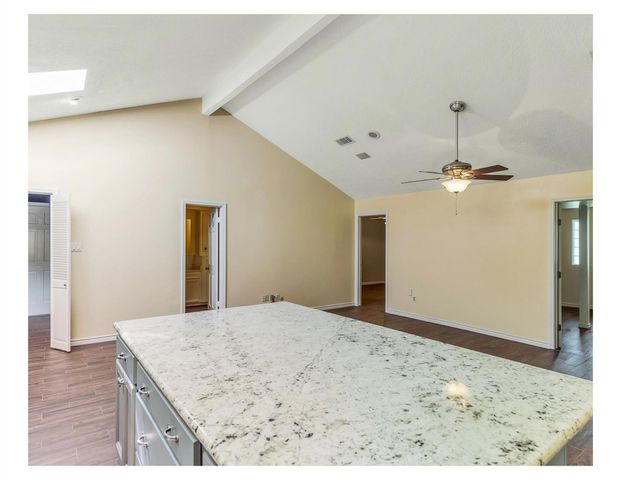 13902 Paradise Valley Drive E, Houston, TX 77069