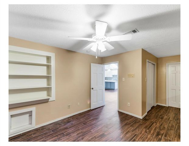 13902 Paradise Valley Drive E, Houston, TX 77069