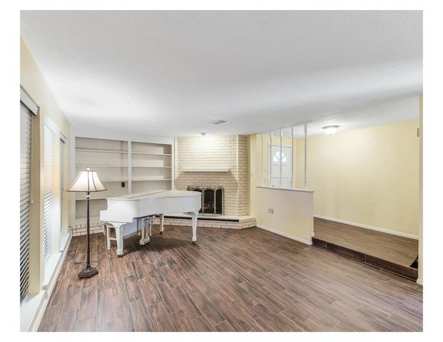 13902 Paradise Valley Drive E, Houston, TX 77069