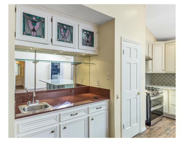 13902 Paradise Valley Drive E, Houston, TX 77069