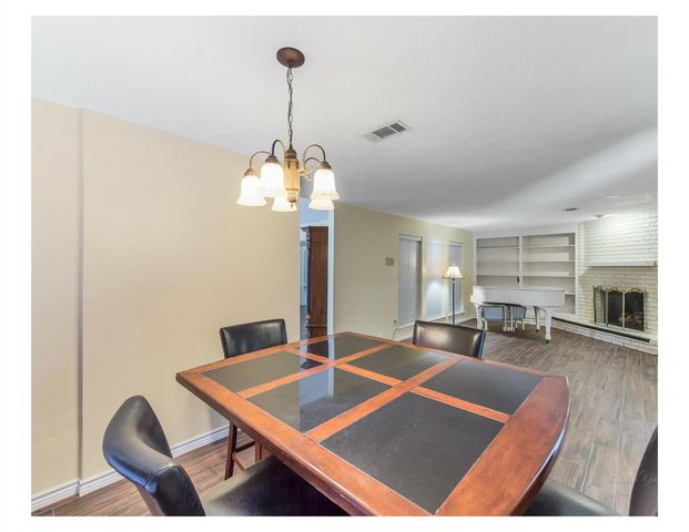 13902 Paradise Valley Drive E, Houston, TX 77069