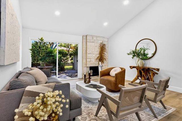 25 Dogwood S, Irvine, CA 92612