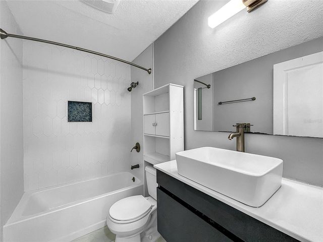 6809 S HIMES AVENUE, Tampa, FL 33611