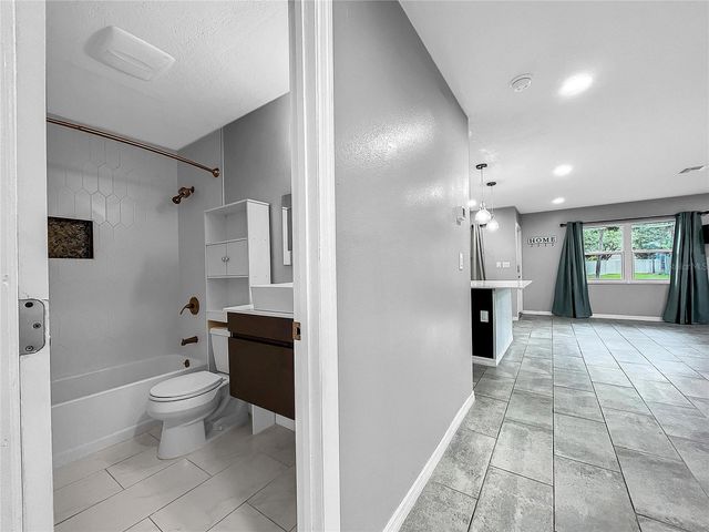 6809 S HIMES AVENUE, Tampa, FL 33611