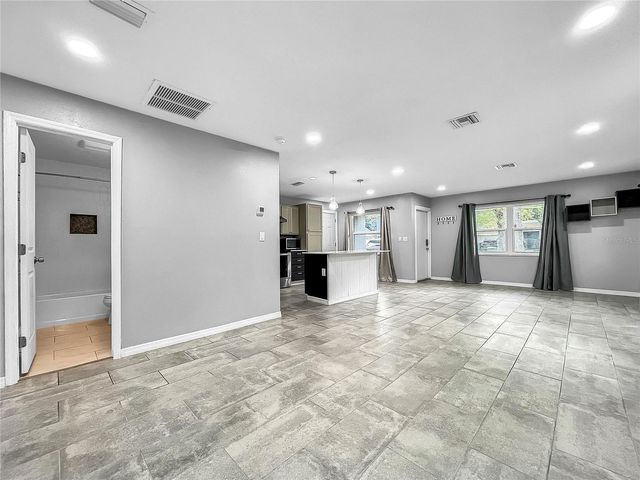 6809 S HIMES AVENUE, Tampa, FL 33611