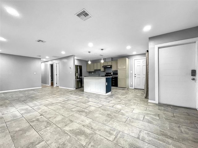 6809 S HIMES AVENUE, Tampa, FL 33611